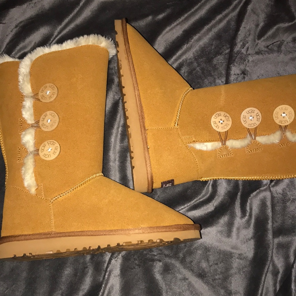 NWOT Ugg boots